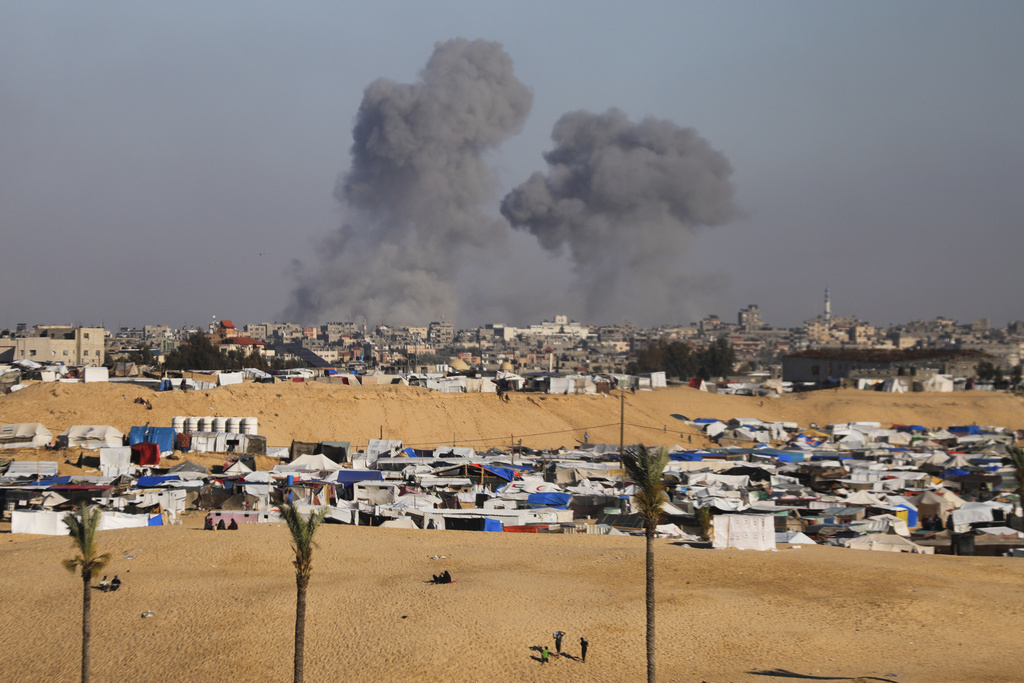 Hamás acepta alto el fuego en Gaza; Israel dice que mantendrá diálogo pero lanza ataques en Rafah