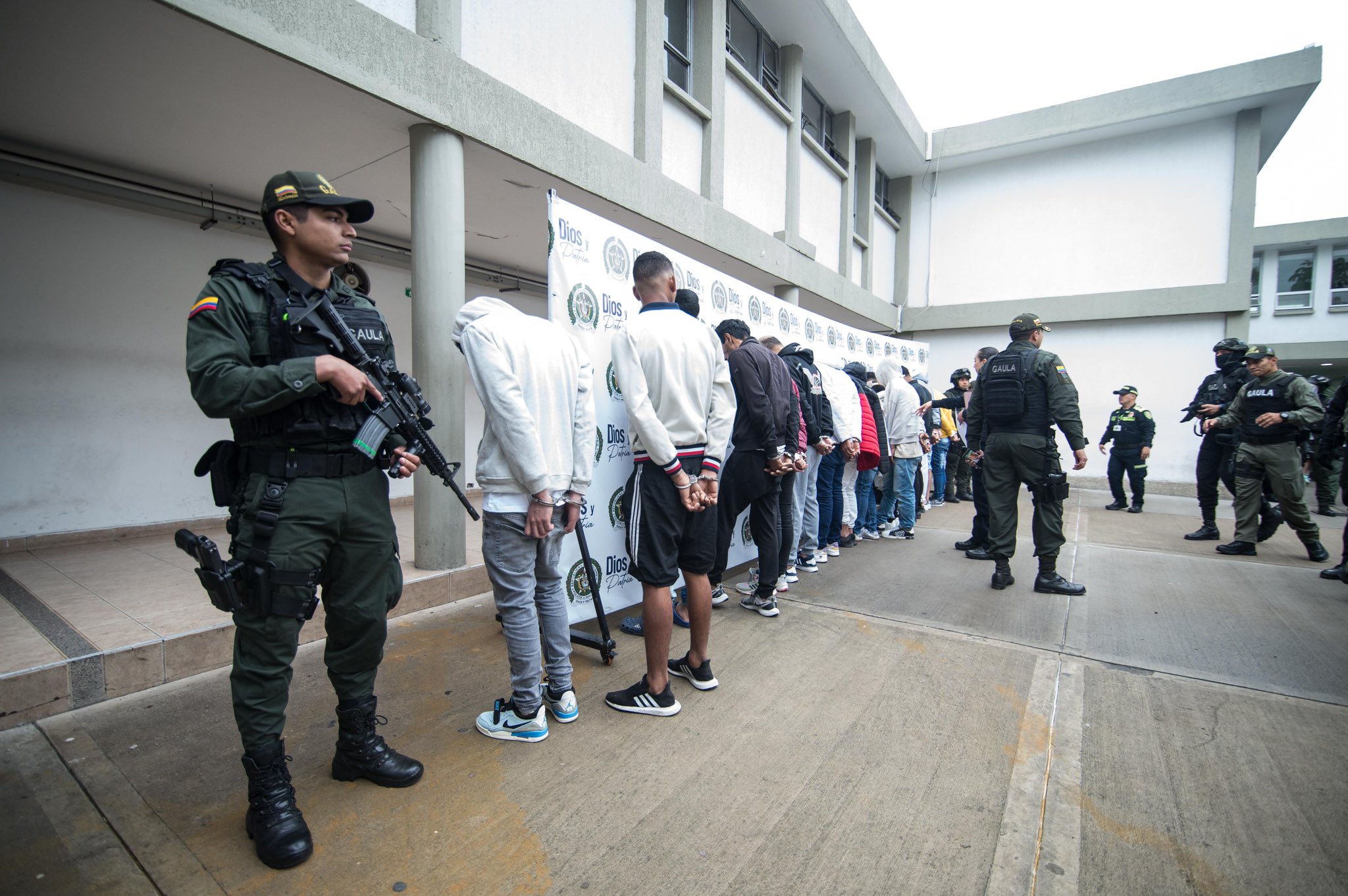 Capturan a 20 presuntos miembros del Tren de Aragua en Bogotá, Colombia