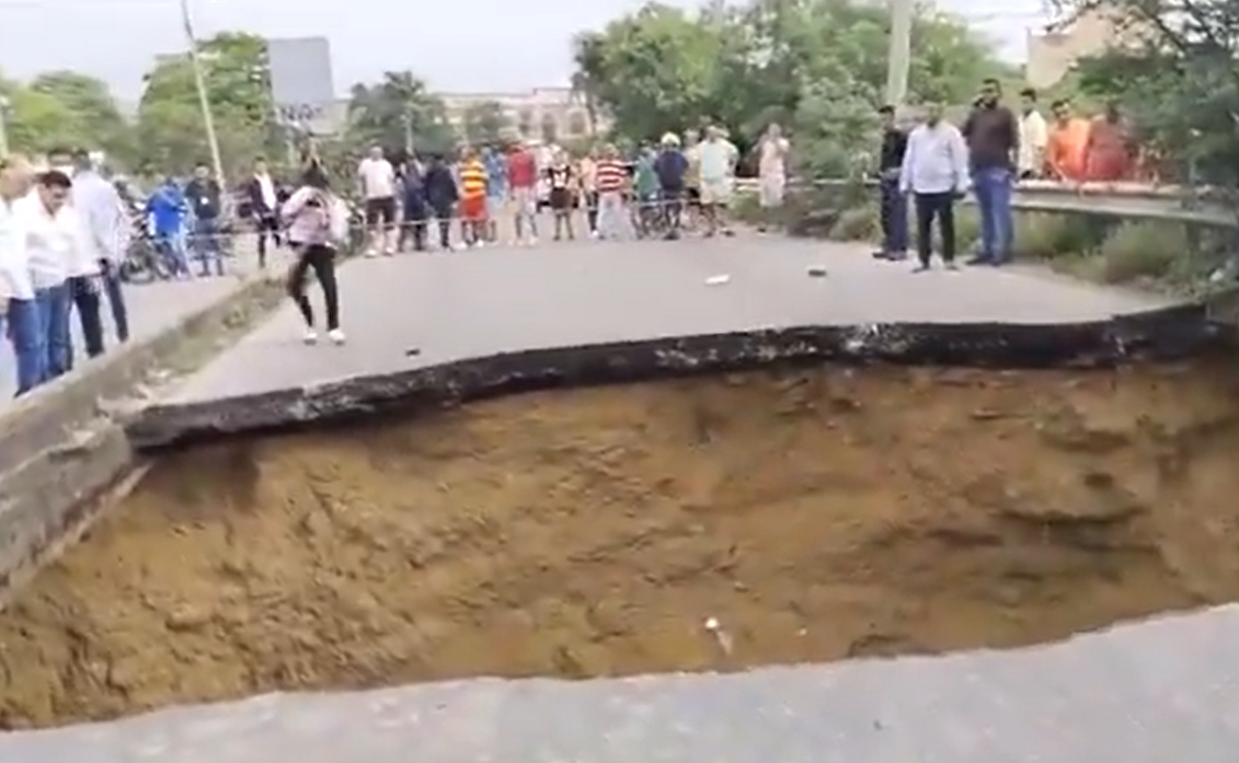 Al menos cuatro personas mueren por colapso de parte de un puente vial en Colombia