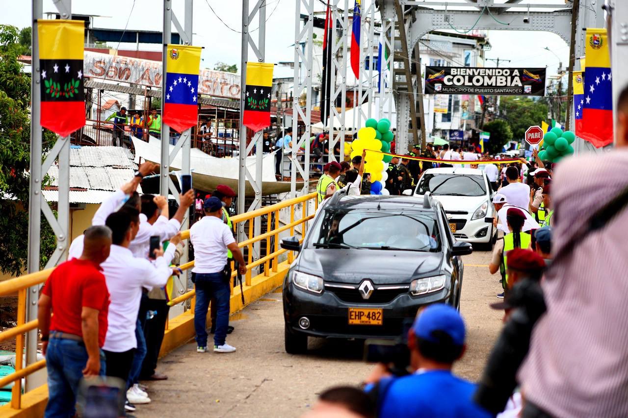 Venezuela y Colombia habilitan el paso vehicular en puente fronterizo entre el Norte de Santander y Táchira