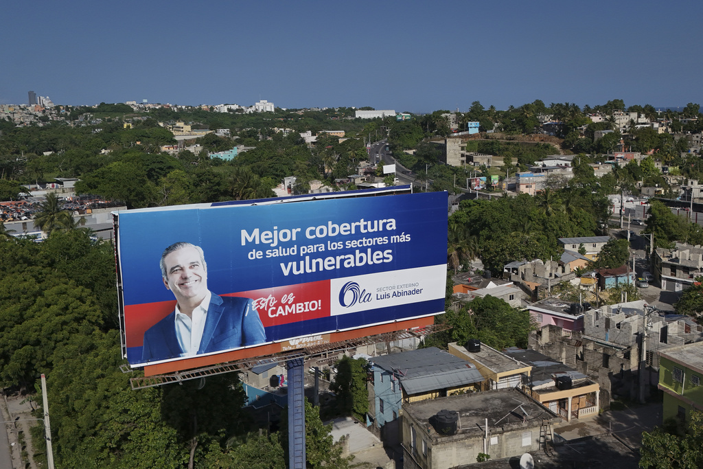 República Dominicana vota en unas elecciones marcadas por la crisis de Haití y roces de migración