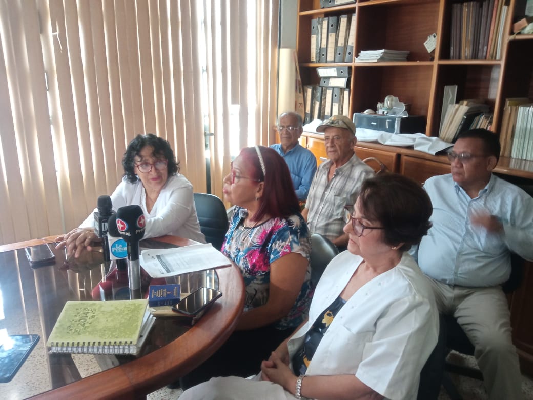 Gremios y sindicatos de la salud denuncian que se estaría cobrando a los pacientes por hospitalizarlos