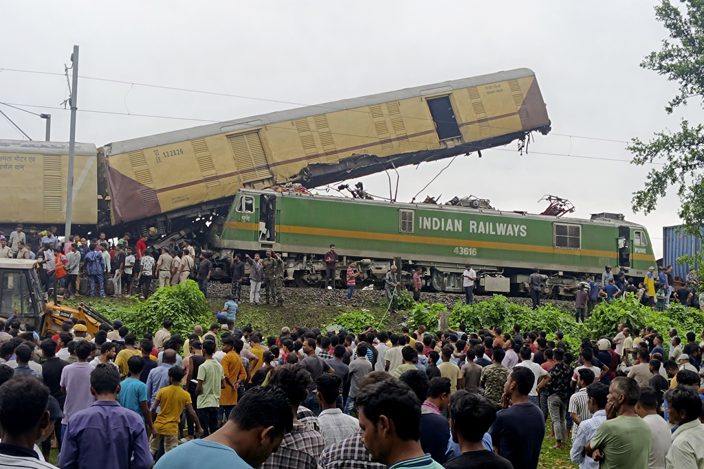 Al menos ocho muertos en un choque de trenes en India