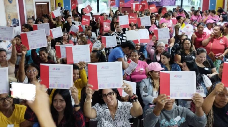 Gobierno nacional anuncia más de 285 mil financiamientos para emprendimientos de mujeres