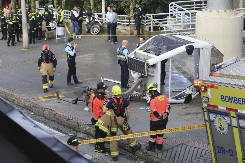 Al menos un muerto y 12 heridos por desplome de una cabina del teleférico en Medellín, Colombia