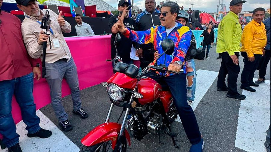 Maduro declara las motopiruetas como deporte nacional