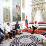 Maduro se reúne con alcaldes opositores de Barinas y promete avance de proyectos