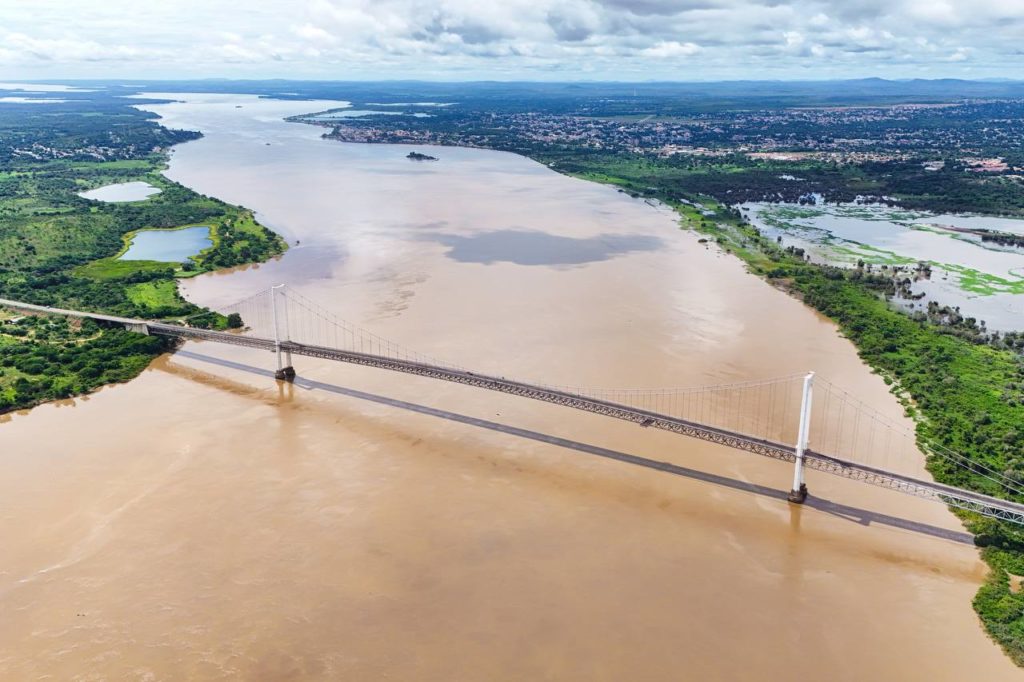 Anuncian restricción de vehículos de carga pesada en puente Angostura tras denuncia de plan para derribarlo