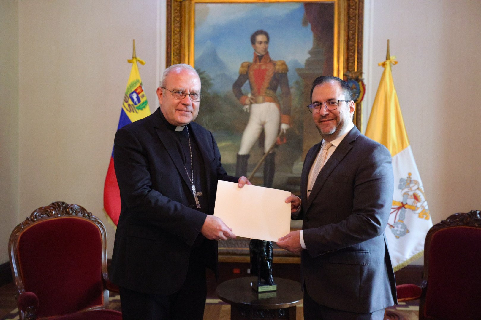 Cancillería venezolana recibe a monseñor Alberto Ortega Martín, nuevo nuncio apostólico designado por el papa