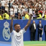 En un "día increíble", Mbappé se presenta como jugador del Madrid ante un Bernabeu atestado