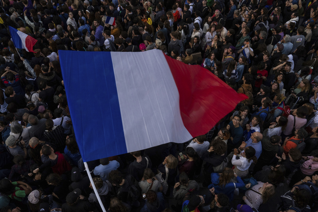 Votantes de territorios franceses de ultramar dan inicio a 2da vuelta de elecciones parlamentarias