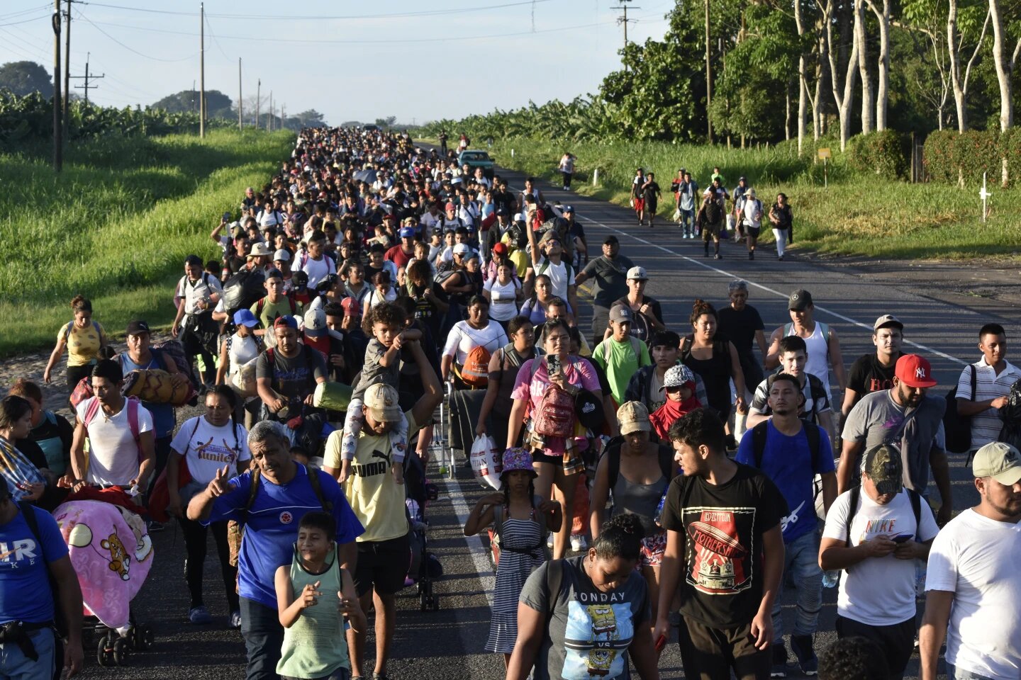 Migrantes parten a pie del sur de México en nueva caravana rumbo a la frontera con EE. UU.