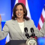 Kamala Harris ahora está en el centro de atención mientras lucha por asegurar la nominación presidencial demócrata