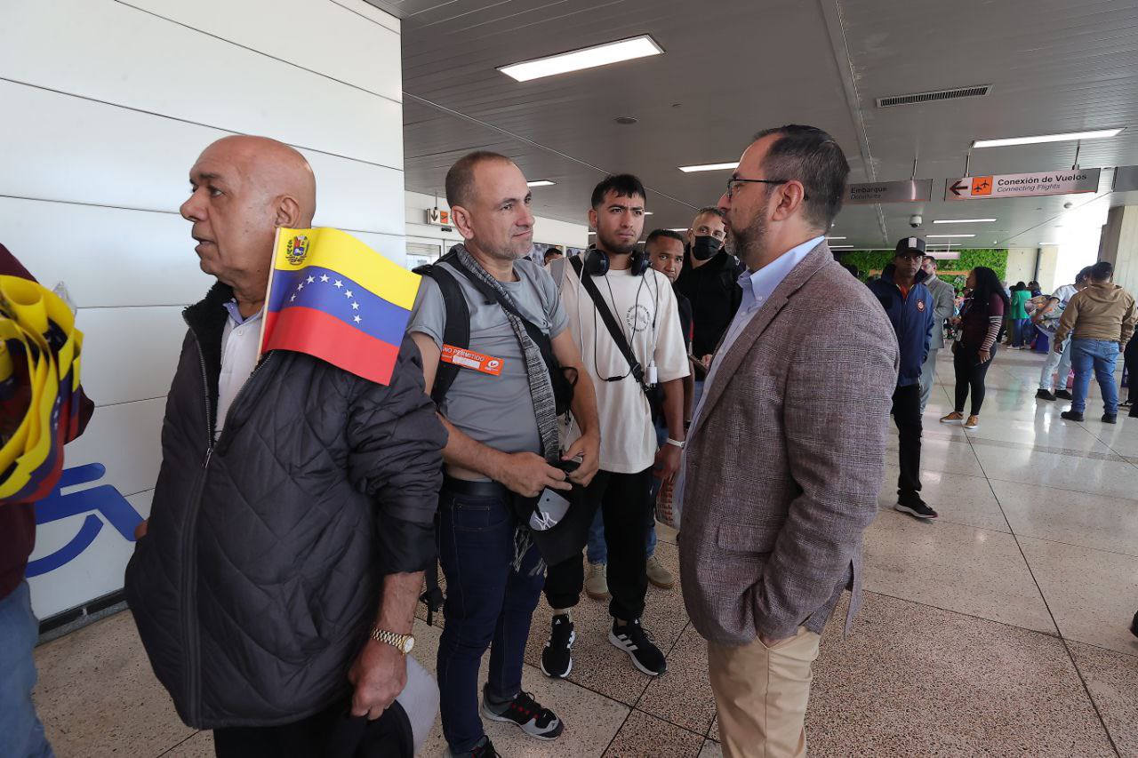 Llegan al país 261 venezolanos provenientes de México a través del Plan Vuelta a la Patria