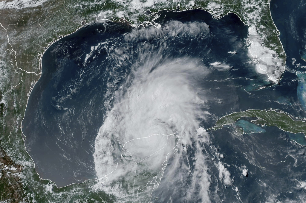 EE.UU. | Costa de Texas se prepara para impacto de Beryl; la tormenta podría recuperar fuerza de huracán