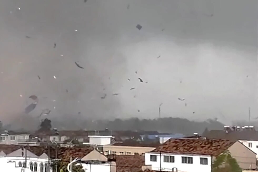 Tornado deja al menos cinco muertos y 83 heridos en China