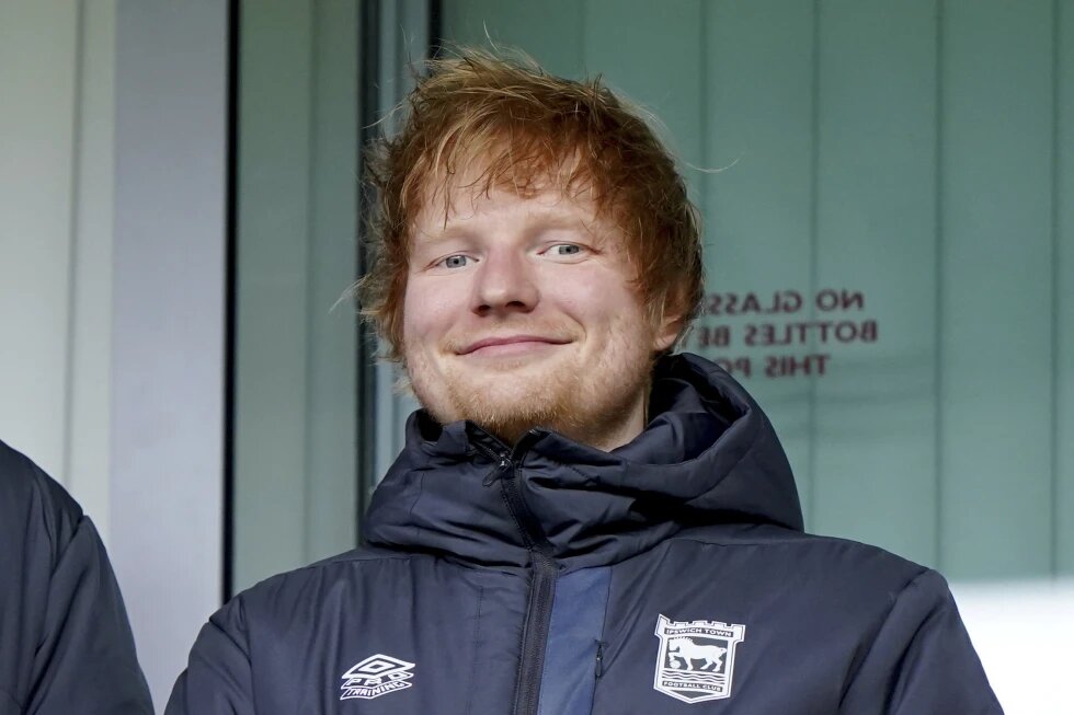 Ed Sheeran se convierte en accionista minoritario del club Ipswich Town antes del regreso de la Premier League