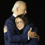 Biden y Harris reciben a estadounidenses liberados en intercambio de prisioneros con Rusia