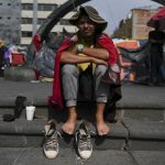 Migrantes venezolanos en México preocupados por familiares ante inestabilidad política en su país