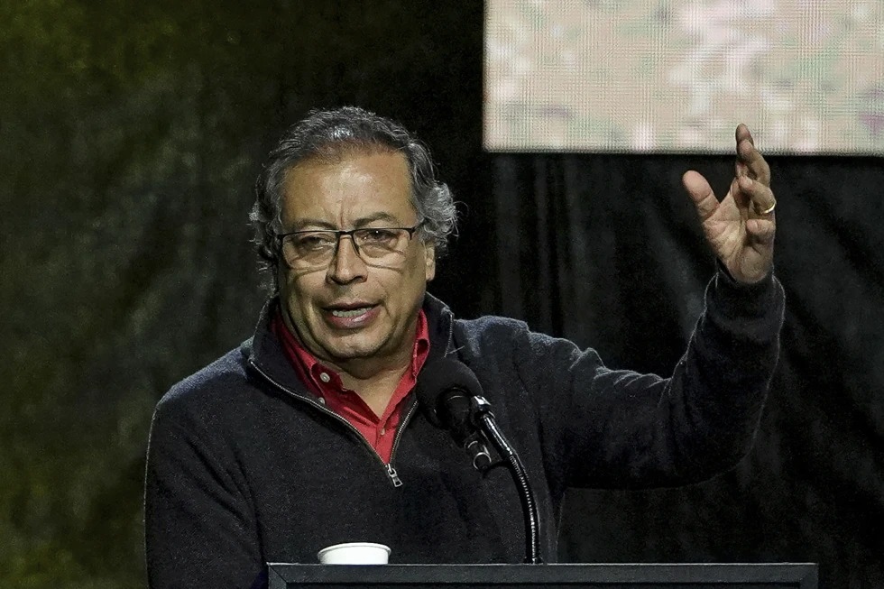 Gustavo Petro: ataque a militares “prácticamente cierra” el diálogo con ELN