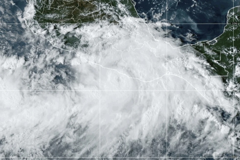 Huracán John azota la costa sur del Pacífico mexicano con inundaciones “potencialmente letales”