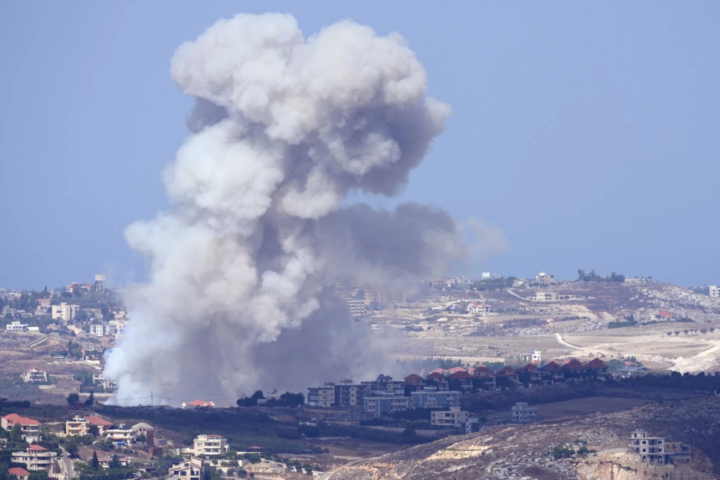 Israel y Hezbolá reanudan el fuego después del día más mortífero en Líbano desde 2006