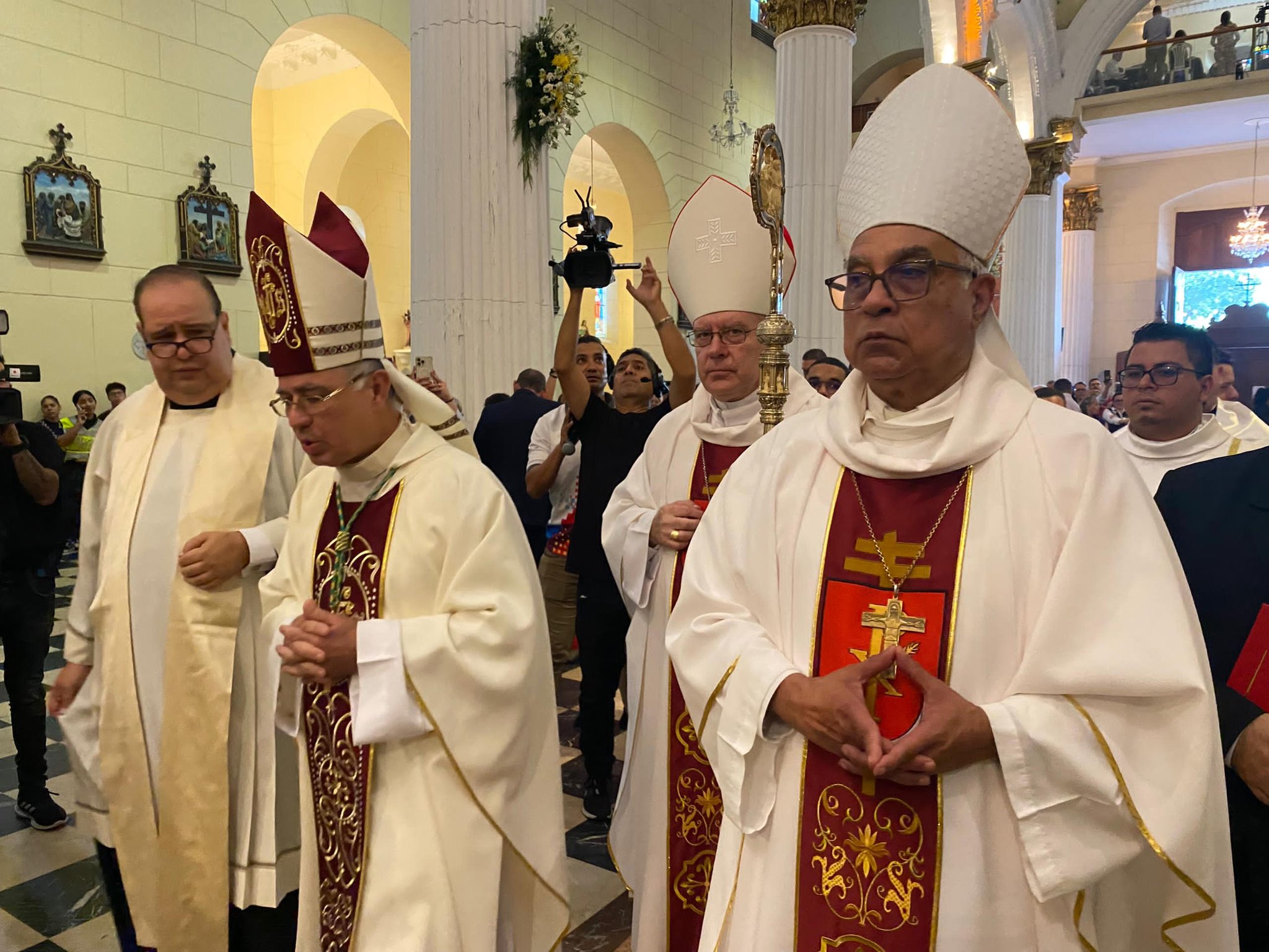 Mons. Jesús González de Zárate asume como arzobispo de la Arquidiócesis de Valencia