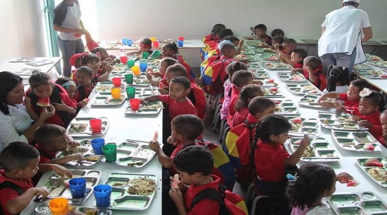 Programa de Alimentación Escolar atenderá a 4 millones de niños, anuncia el Ministerio de Educación