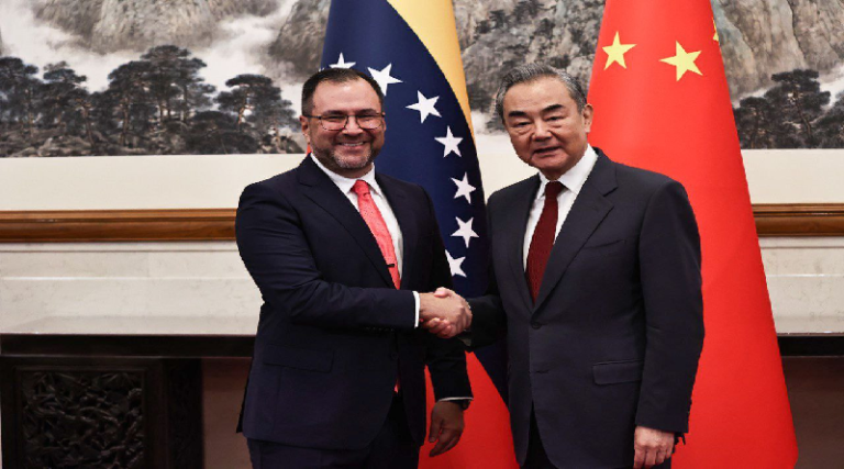 China promete seguir apoyando a Venezuela "en la defensa de su soberanía"