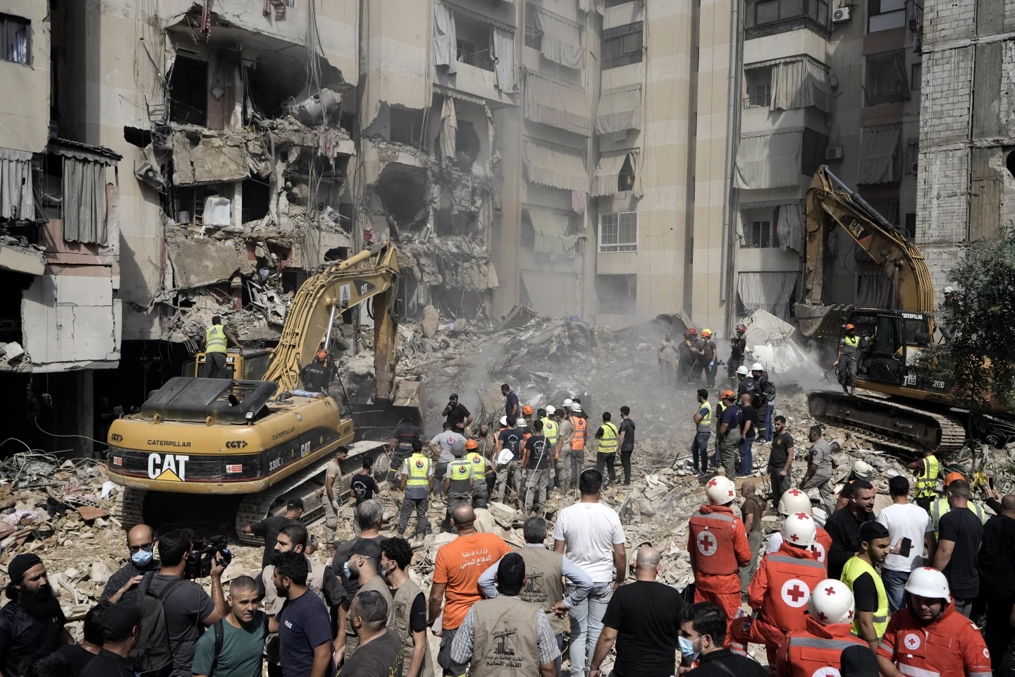 Máximo líder de Hezbolá entre las 37 personas muertas en ataque israelí contra un bloque de apartamentos de Beirut