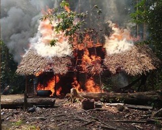 Funcionarios de la FANB destruyen campamento de minería ilegal en el municipio Autana del estado Amazonas