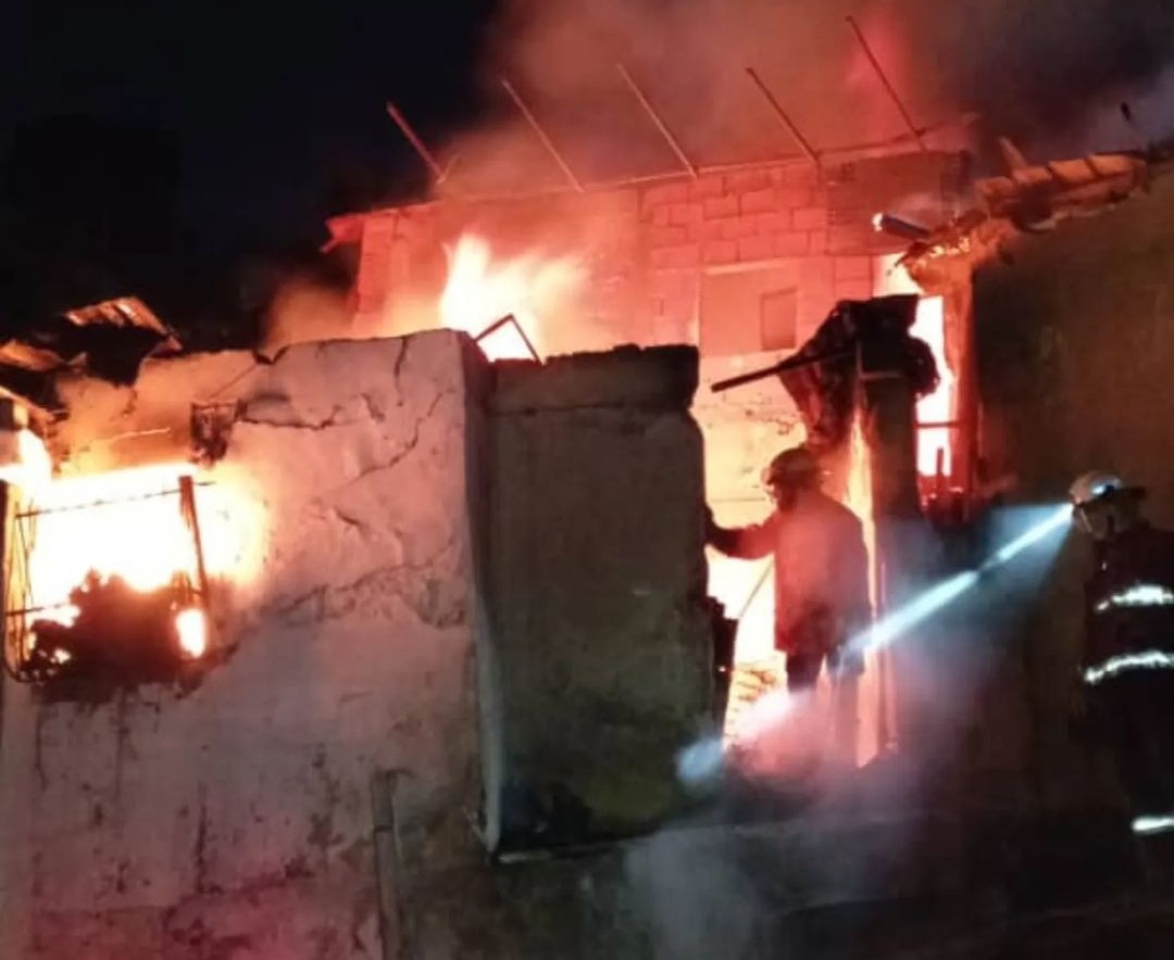 Caracas | Incendio en vivienda de Catia deja tres fallecidos