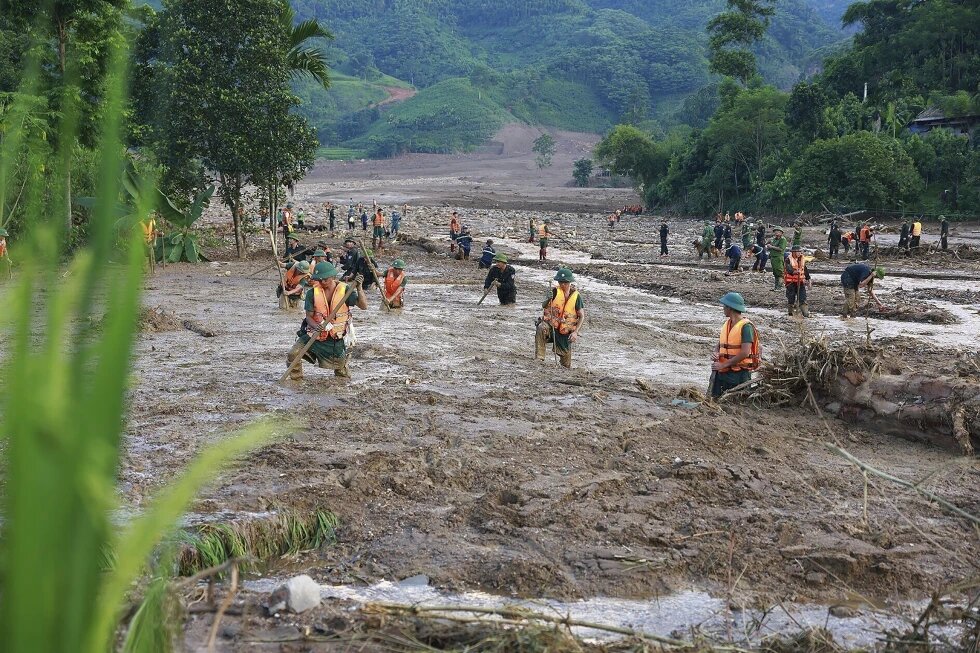 Asciende a 233 los muertos por tifón en Vietnam tras hallazgos en zonas con deslaves e inundaciones