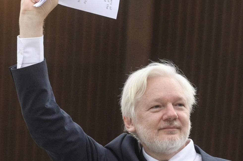 Julian Assange dice que se declaró “culpable de periodismo” para recuperar la libertad