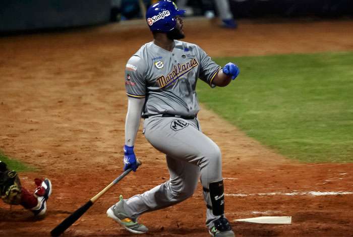 Magallanes inicia con el pie derecho tras vencer 12‑0 a Tiburones de La Guaira