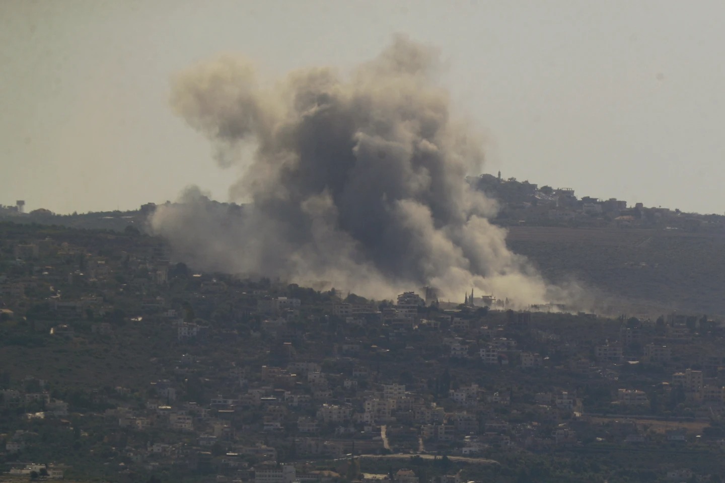 Ataque israelí contra refugio en Gaza deja 17 muertos y Blinken dice que se reanudarán las conversaciones de alto el fuego