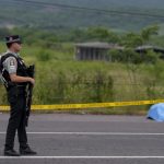 Hallan cinco cuerpos decapitados en carretera de occidente de México