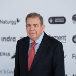 Edmundo González es hospitalizado en España por episodio de baja tensión