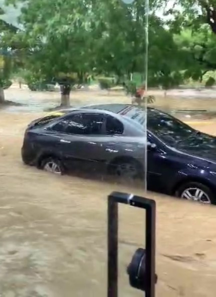 Fuertes lluvias dejan calles inundadas en Cabudare, estado Lara, este 09-Nov