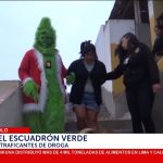 Agente de policía disfrazado del 'Grinch' detiene a comercializadores de drogas en Perú