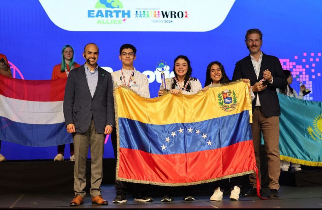 Jóvenes venezolanos conquistan el primer lugar en Olimpiada Mundial de Robótica Turquía 2024