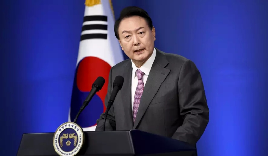 Imponen prohibición de viaje al presidente de Corea del Sur mientras se investiga su declaración de ley marcial