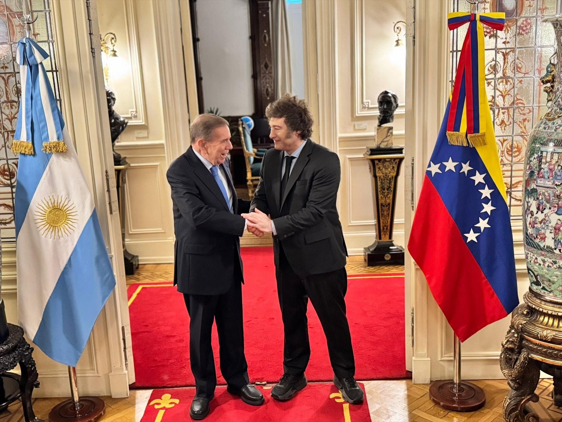 Javier Milei recibe a Edmundo González en Argentina: "La casa de los venezolanos del mundo"