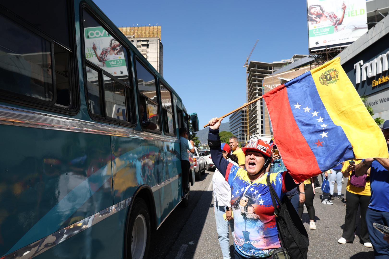 Venezolanos se movilizan en distintos estados del país en respaldo a la convocatoria de MCM y EGU