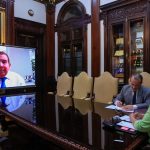 Dina Boluarte conversó en videoconferencia con Edmundo González y reconoció su "liderazgo, coraje y valentía"