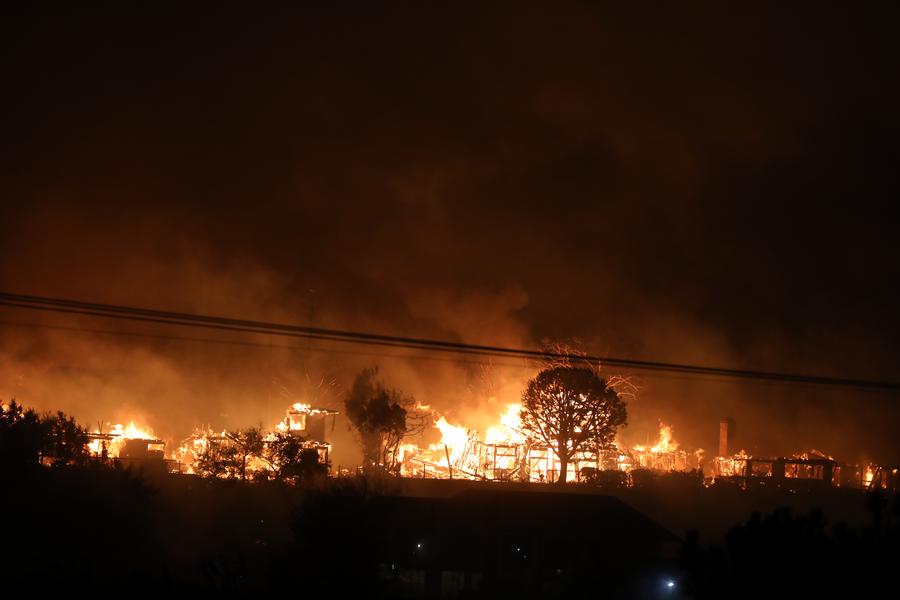 Aumenta a 25 el balance de fallecidos por incendios forestales de Los Ángeles, Estados Unidos