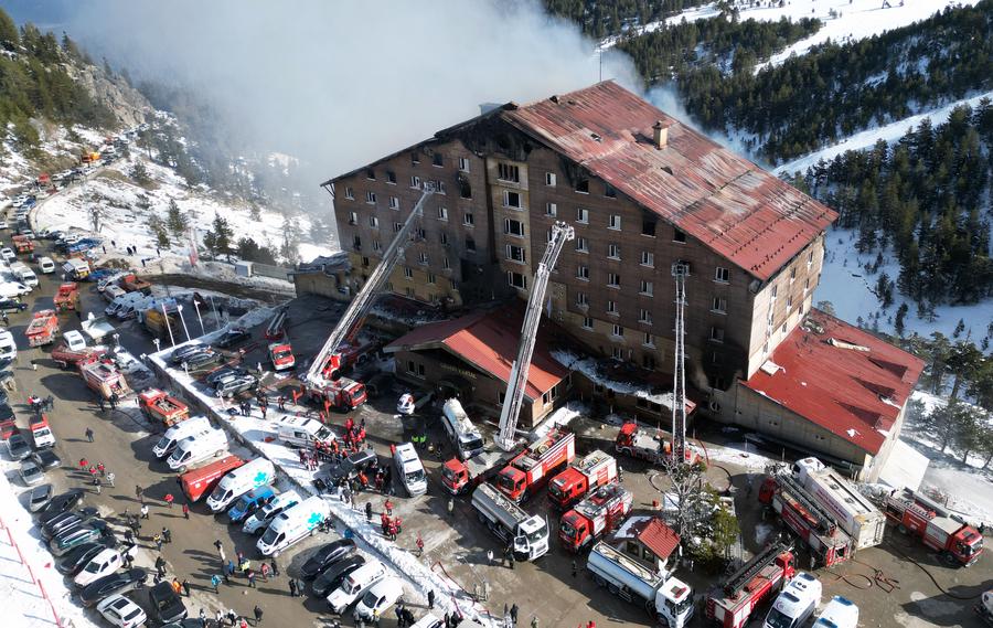 Aumentan 28 los detenidos por el incendio de un hotel en Turquía que dejó 78 muertos