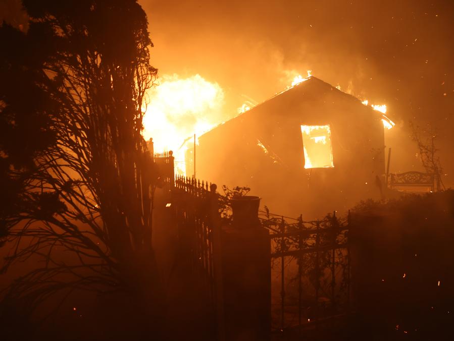 Asciende a 24 la cifra de muertos por los incendios forestales en Los Ángeles, Estados Unidos