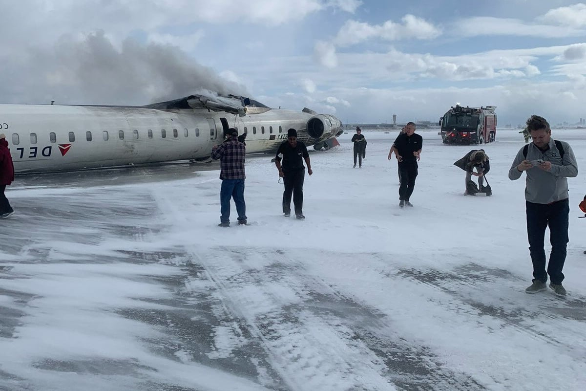 Al menos ocho heridos tras un accidente de avión en Toronto