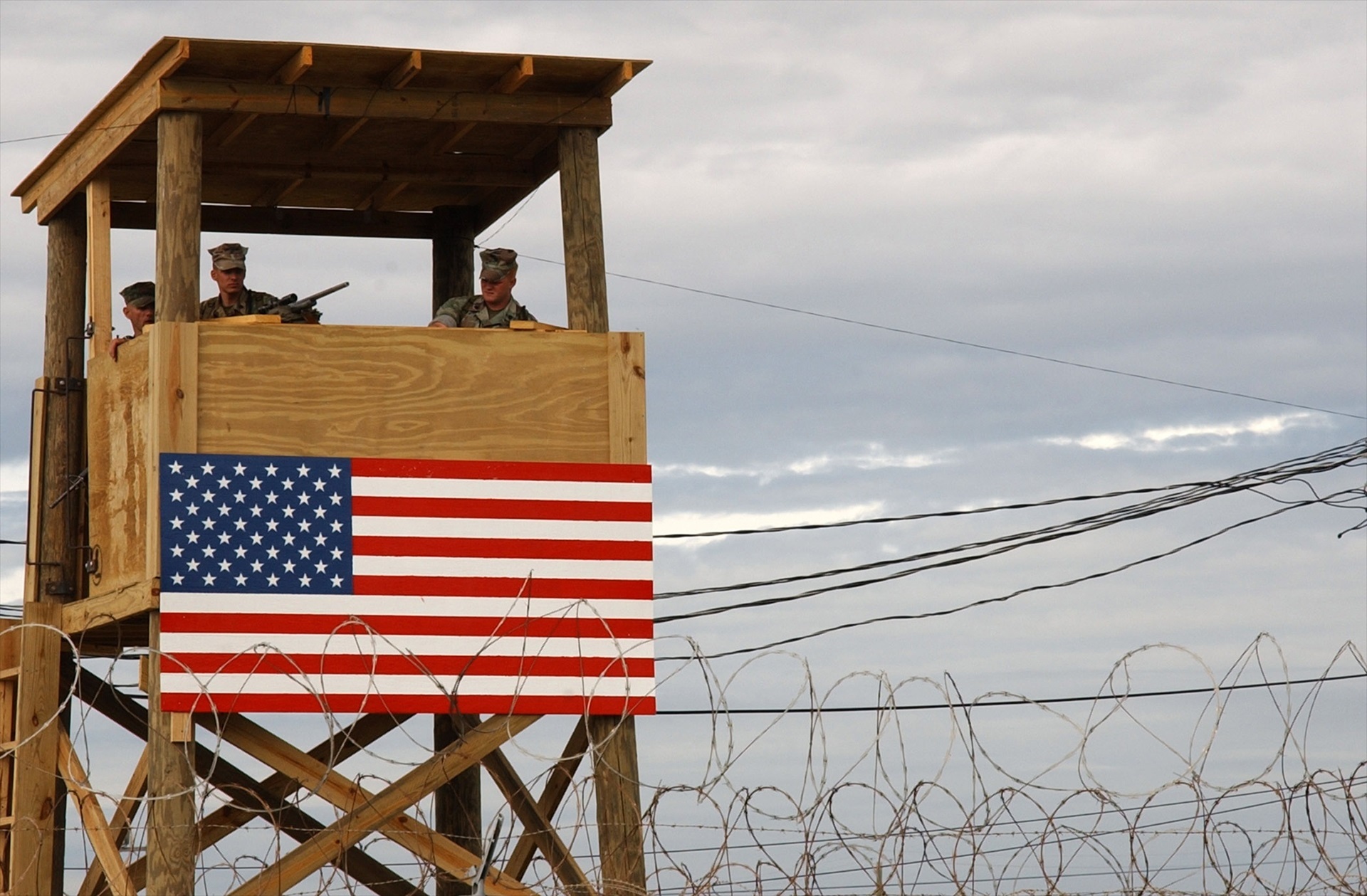 Familiares de migrantes venezolanos enviados a Guantánamo se unen a la demanda contra el gobierno de Trump